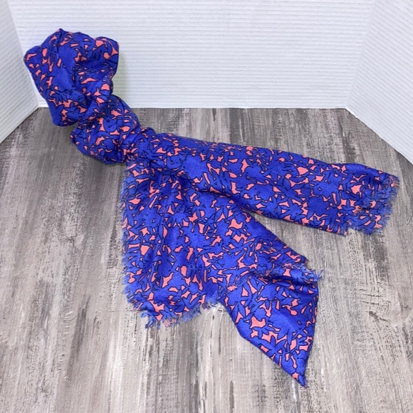 Old Navy Floral Print Scarf - Picture 2 of 8